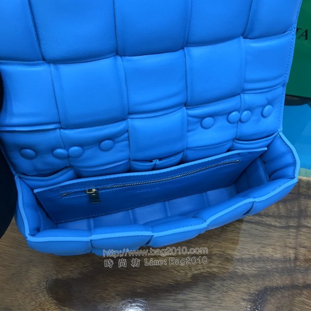 Bottega veneta高端女包 96008泳池藍 寶緹嘉新款枕頭鏈條包 BV大金鏈子小羊皮枕頭包  gxz1177